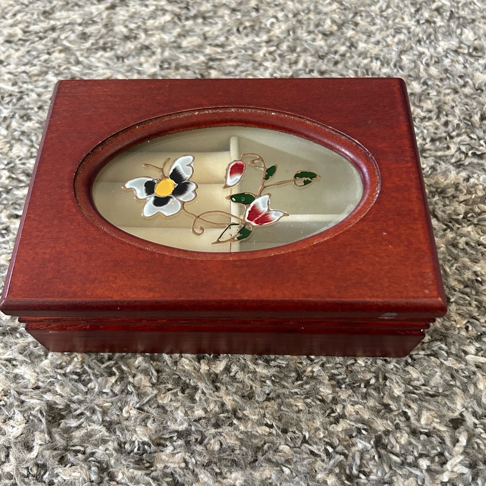 Small 🪎 Jewelry Box - Picture 2 of 3
